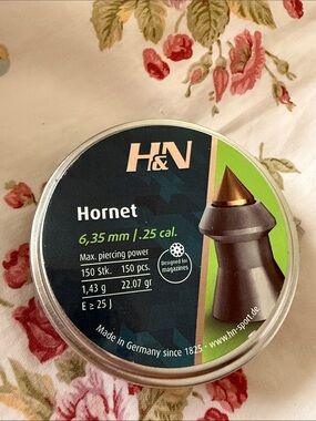 Hornet .25 Cal Pellet Tin in Black and Green